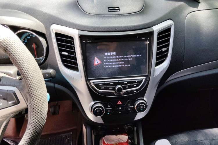 Used CHANGAN CS35 2014 1.6L Manual Luxury Model China IV Standard
