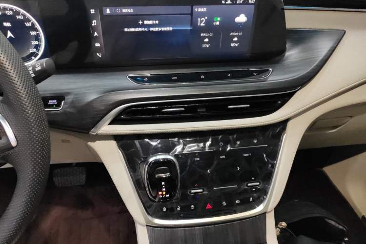 Used Buick GL8 2022 ES Landtrek 653T Comfort Edition