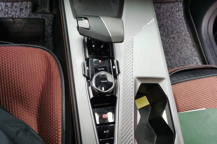 Used CHANGAN OSHAN Z6 2022 Blue Whale 1.5T DCT Smart Edition Urban Version Gear Lever