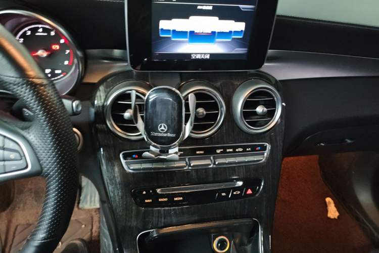 Used Mercedes-Benz GLC 2017 GLC 260 4MATIC Dynamic Edition Audio And AC Panel