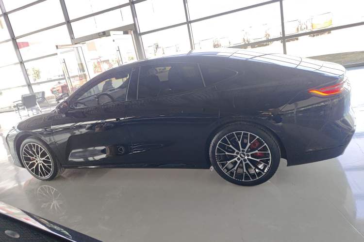 Used Geely Galaxy E8 2025 620 km All-Wheel Drive Starship LiDAR-Enabled Intelligent Driving Version
