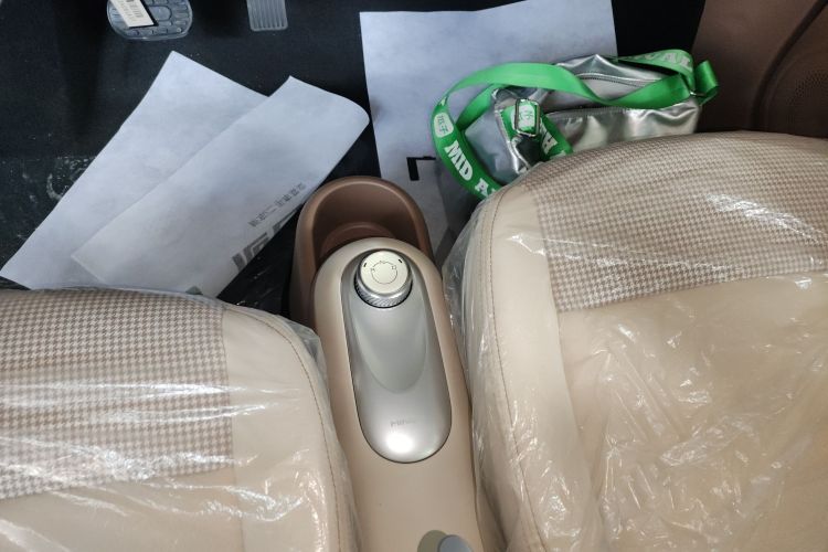 Used Wuling Hongguang MINIEV 2025 Four-Door Version Advanced Edition Gear Lever