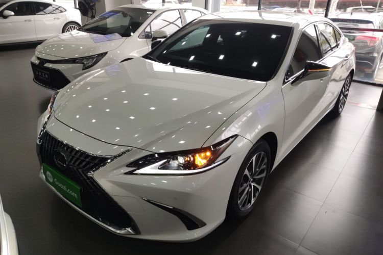 Used Lexus ES 2022 300h Excellence Edition
