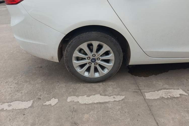 Used Ford Escort 2015 1.5L Automatic Fashion Model
