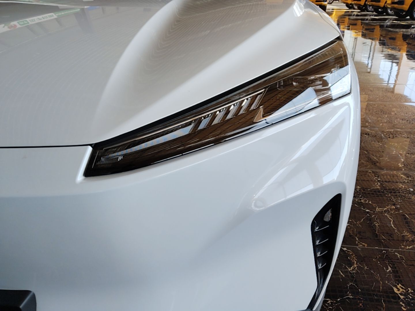Dongfeng Aeolus SKY EV01 2025 530 km AIR Elite Edition — снимка 8