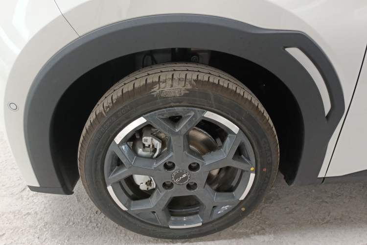 Used BYD Seagull 2025 Smart Drive Version 305 km Freedom Edition Left Front Wheel Hub