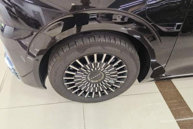 Used Zeekr 009 2024 7-Seater Aisle Version 108 kWh