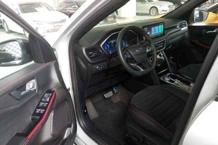 Used Ford Escape 2024 EcoBoost 245 Four-Wheel Drive ST-Line Pro Trim