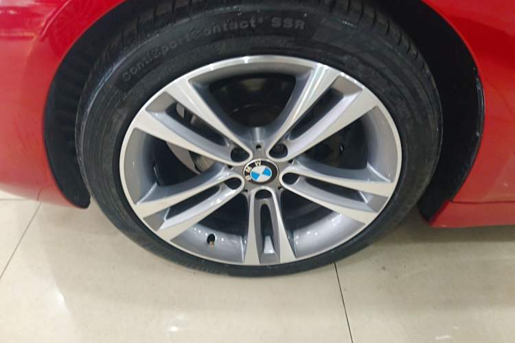 Used BMW 4 Series 2014 420i Convertible Sports Design Package Left Front Wheel Hub