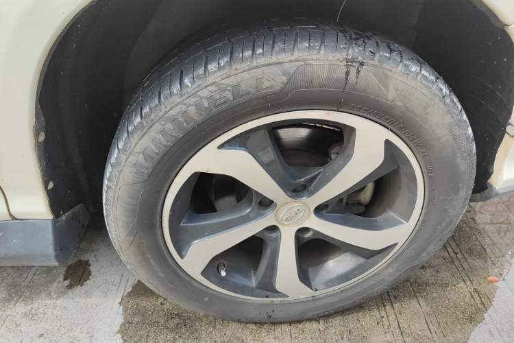 Used BYD S7 2016 2.0T Automatic Prestige Plus Right Front Wheel Hub