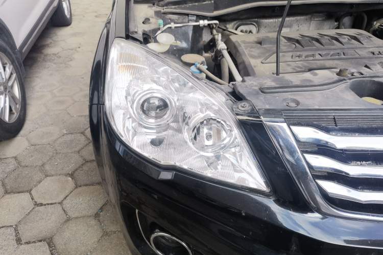 Used Haval H6 2014 Upgraded Model 1.5T Manual Two-Wheel Drive Elite Version Right Front Headlight