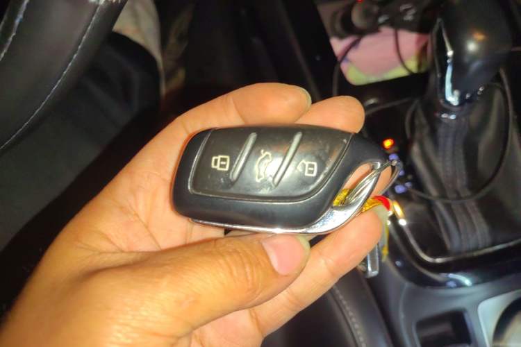 Used Roewe i5 2020 1.5L Automatic 4G Connect Luxury Flagship Edition Vehicle Key