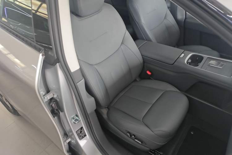 Used XPeng G6 2025 625 Long-Range Max Flagship Edition Right Front Seat