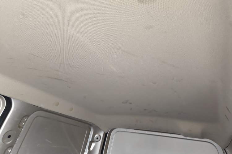 Used Wuling Hongguang V 2022 1.5L Jingqu Edition Enclosed-Window Vehicle with Hydraulic Power Steering LAR