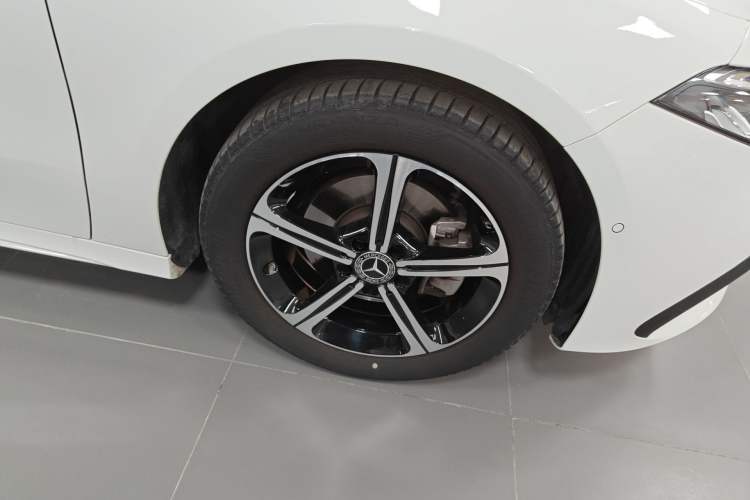 Used Mercedes-Benz A-Class 2024 A 200 L Fashion Model Right Front Wheel Hub