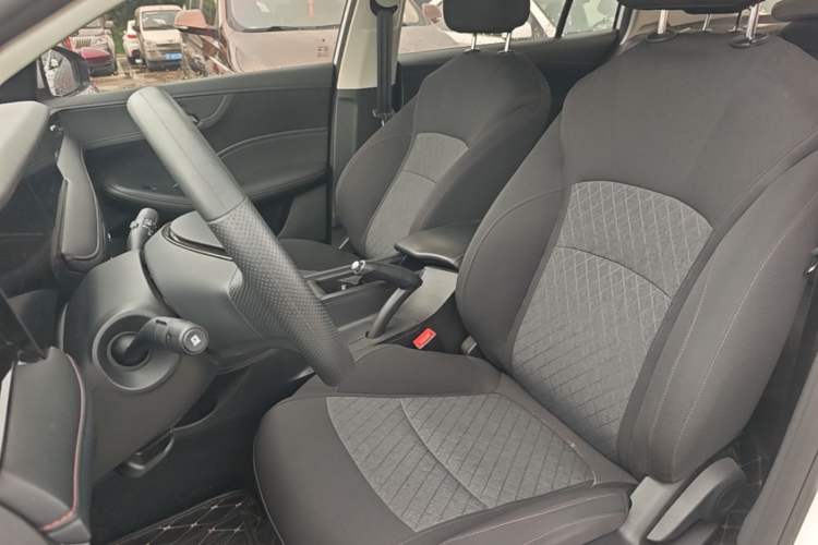 Used Roewe i5 2023 1.5L Manual Comfort Edition
