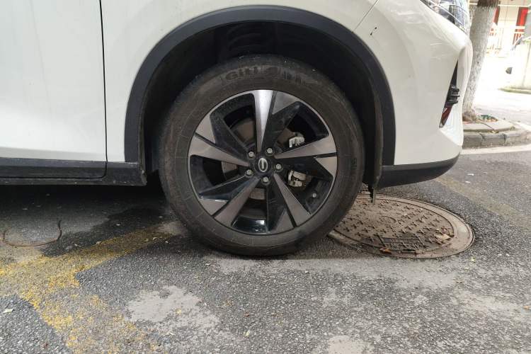 Used GAC Trumpchi GS4 2023 270T Automatic Smart Drive Technology Edition Right Front Wheel Hub