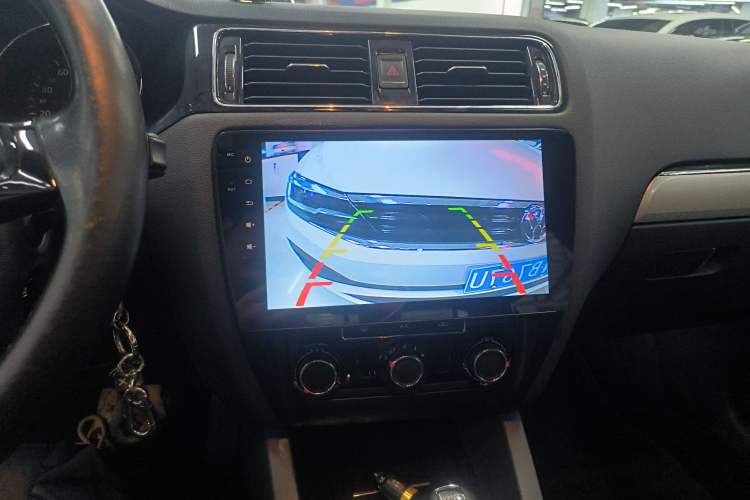 Used Volkswagen Sagitar 2015 230TSI Automatic Comfort Version Audio And AC Panel