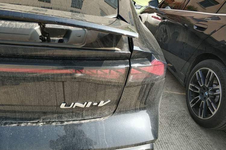 Used CHANGAN UNI-V 2023 1.5T Sport Edition Right Rear Taillight