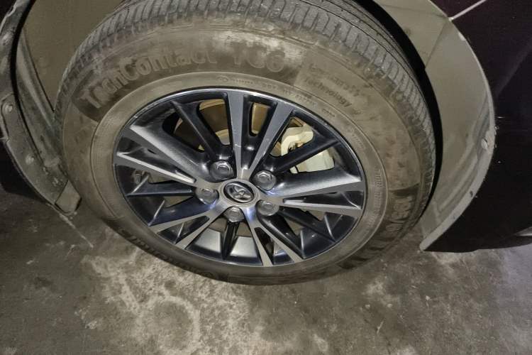 Used Toyota Levin 2016 Dual-Engine 1.8H GS E-CVT Elite Model with Sunroof Right Front Wheel Hub