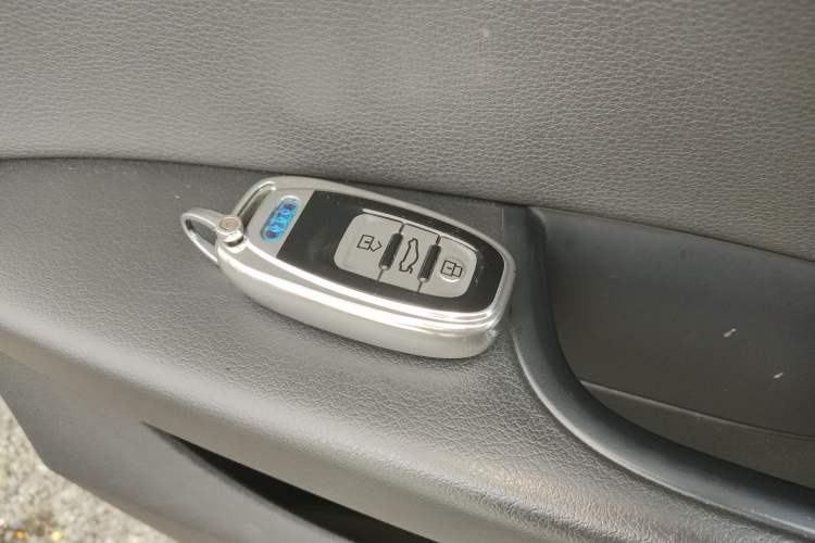 Used Audi Q5 2015 40 TFSI Comfort Model Vehicle Key