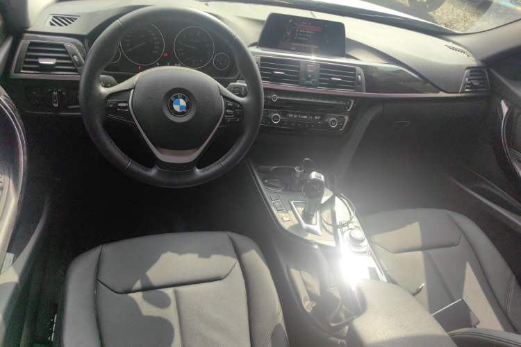 Used BMW 3 Series 2016 320i Fashion Model
