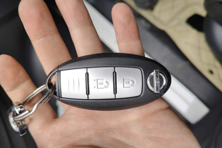 Used Nissan X-Trail 2015 2.0L CVT Comfort MAX Edition 2WD Vehicle Key