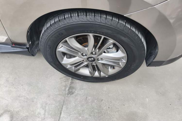 Used Hyundai ix35 2013 2.0L Automatic Two-Wheel Drive Smart GLS China IV Standard Right Front Wheel Hub