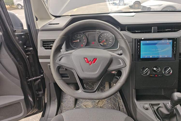 Used Wuling Hongguang PLUS 2020 1.5L Manual Standard Edition 7-Seater
