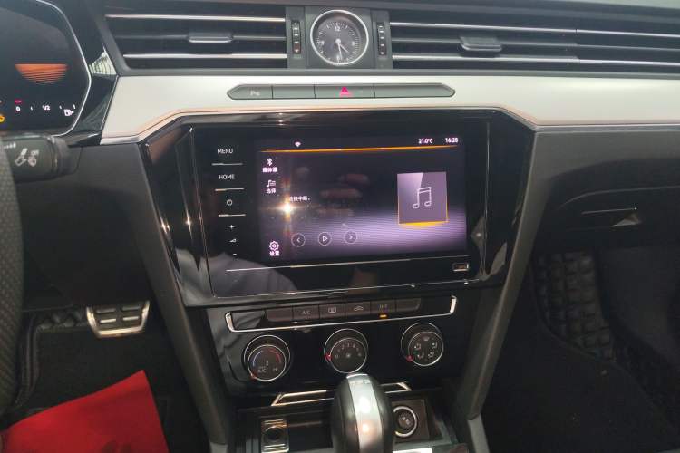 Used Volkswagen Magotan 2023 2 Million Units Limited-Edition 280TSI DSG Comfort Version Audio And AC Panel