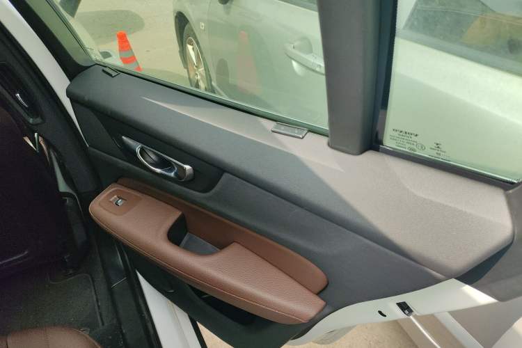 Used Volvo V60 2021 B4 Zhiyi Luxury Edition Right Rear Door Interior