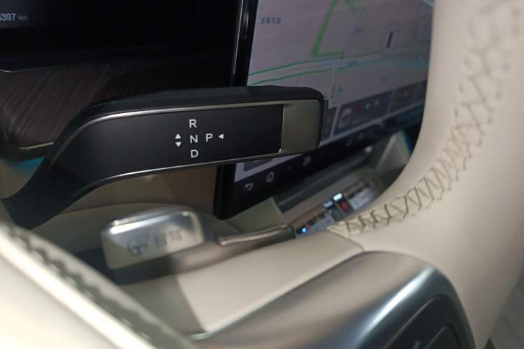 Used Denza Z9 2024 1100 km All-Wheel-Drive Ultra Version
