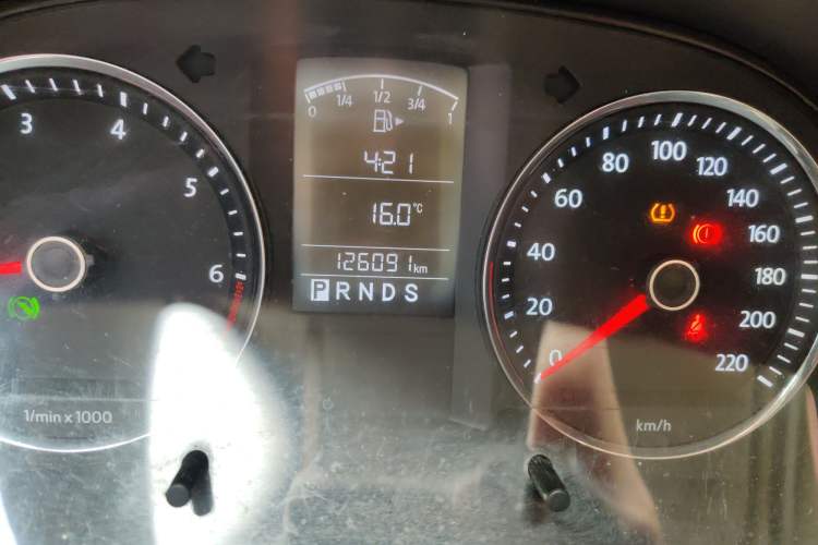 Used Volkswagen Lavida 2011 1.6L Automatic Premium Edition Odometer Close Up