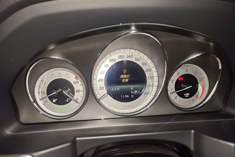 Used Mercedes-Benz GLK-Class 2013 GLK 300 4MATIC Dynamic Sunroof Model
