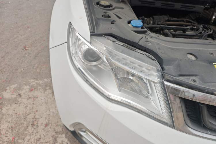 Used Geely Auto Emgrand X7 Sport 2016 1.8TD Automatic Smart Connectivity Version Right Front Headlight