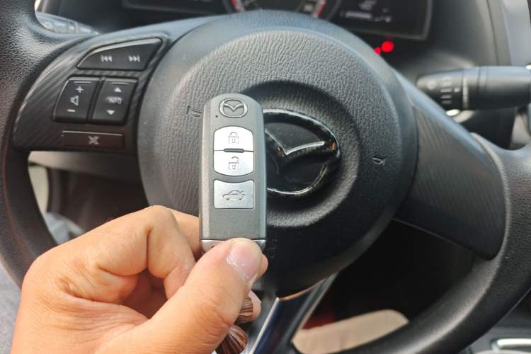 Used Mazda 3 Axela 2016 Sedan 1.5L Manual Comfort Model
