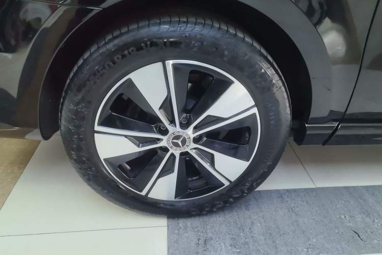 Used Mercedes-Benz V-Class 2021 V 260 Prestige Edition Right Rear Wheel Hub