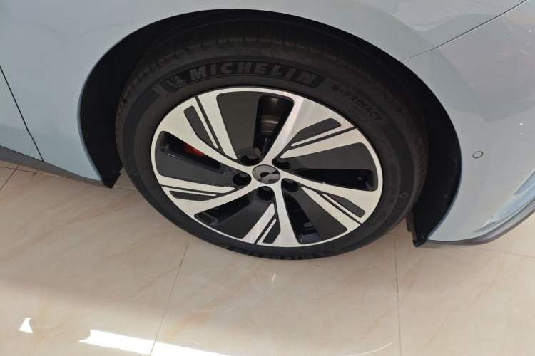 Used Nio ET5 2022 75 kWh Right Front Wheel Hub