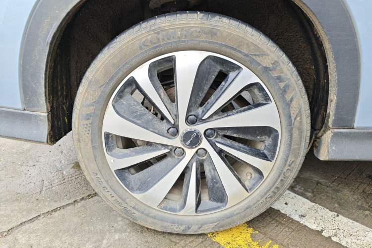 Used BYD Song PLUS New Energy 2023 Champion Edition DM-i 110KM Flagship Model Right Rear Wheel Hub