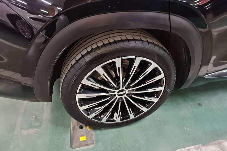 Used Geely Auto Monjaro L 2025 Dongfang Yao 2.0TD Automatic Lanxing Edition
