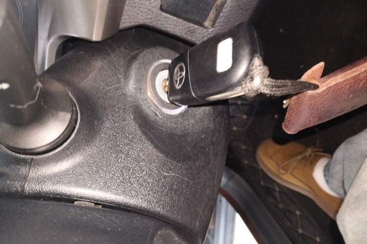 Used Toyota RAV4 2015 2.0L CVT Two-Wheel Drive Fashion Edition Vehicle Key