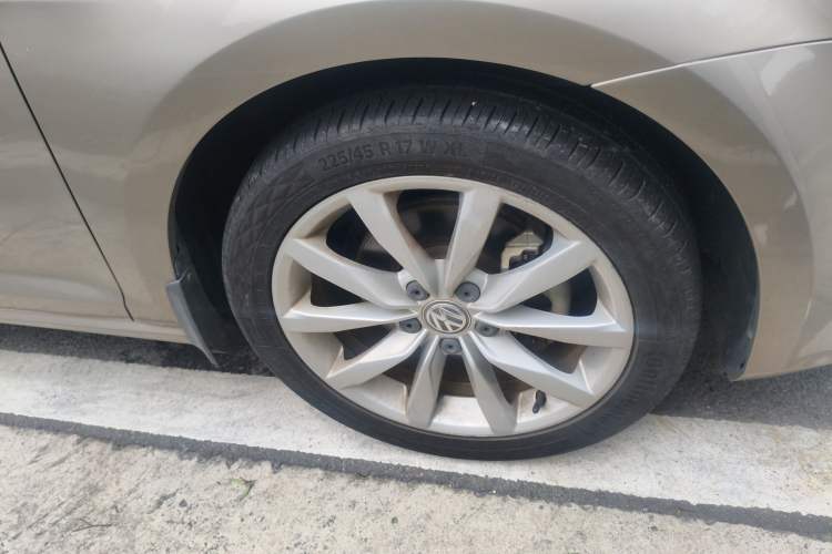 Used Volkswagen Golf 2016 280TSI Automatic Flagship Model Right Front Wheel Hub