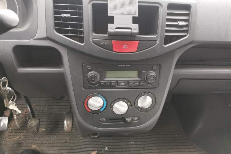 Used BAIC Weiwang 306 2011 1.3L base model 7 seats