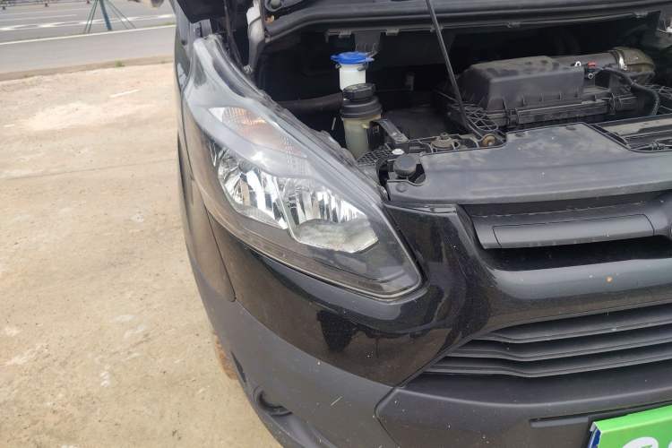 Used Ford Transit 2017 2.0T Diesel Multi-Purpose Commercial Vehicle Short Wheelbase Low Roof China V Standard