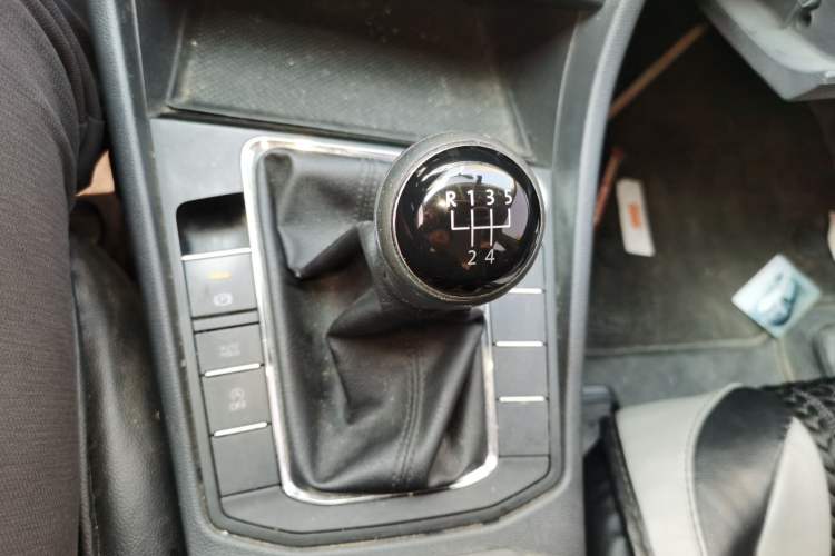 Used Volkswagen Bora 2019 Revised Version 1.5L Manual Fashion Edition China VI Standard Gear Lever