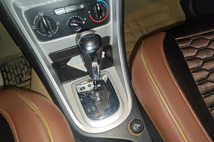 Used Peugeot 307 2010 Sedan 1.6L Automatic Comfort Edition Gear Lever
