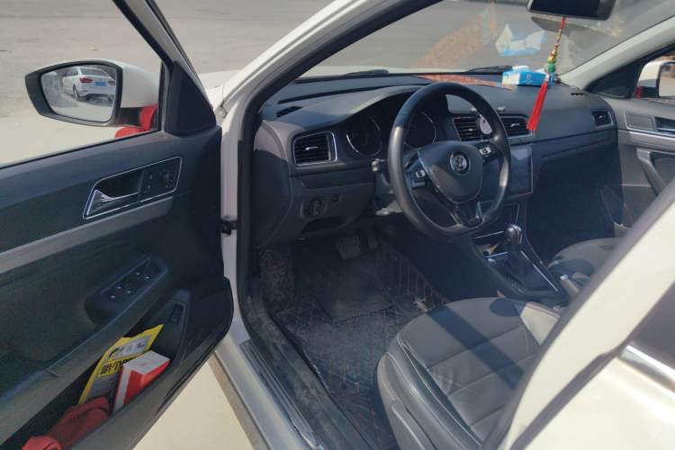 Used Volkswagen Lavida 2015 1.6L Automatic Comfort Edition
