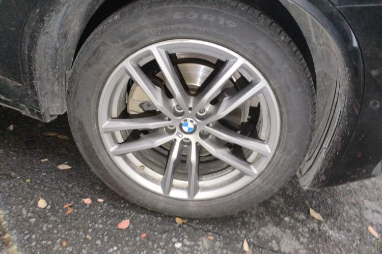 Used BMW X3 2021 xDrive28i Luxury Package Right Front Wheel Hub