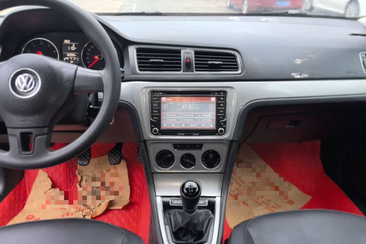 Used Volkswagen Lavida 2013 Restyled Classic 1.6L Manual Comfort Edition Audio And AC Panel