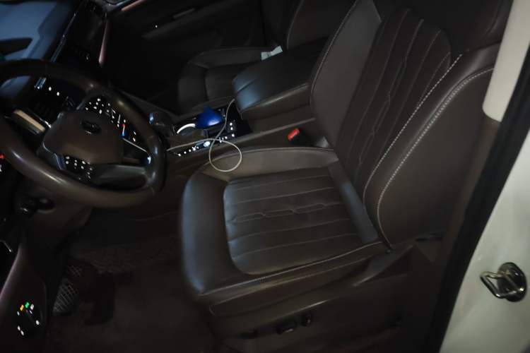 Used Volkswagen Viloran 2020 330TSI Luxury Edition Left Front Seat